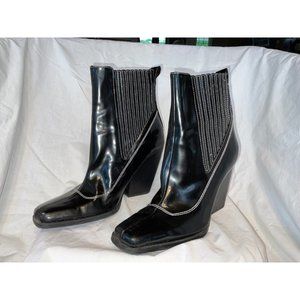 sz 39 Black Zara Heel Boots w/ White Stitching - Excellent Quality